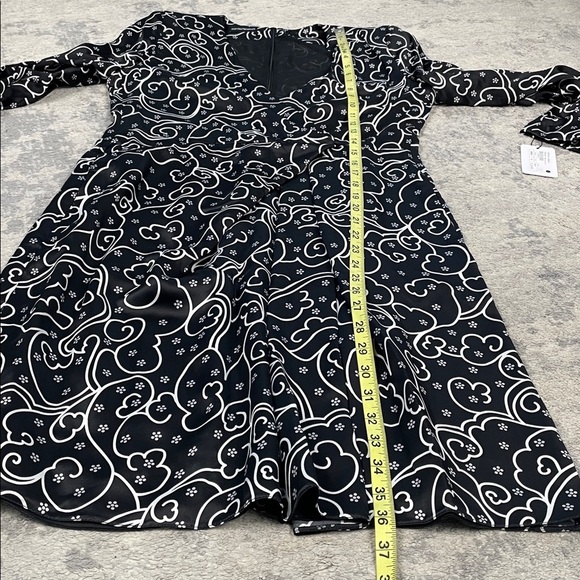 NWT Emporio Armani Black White Swirl Print Silk Dress Long Sleeve Sz 42 - Picture 10 of 14